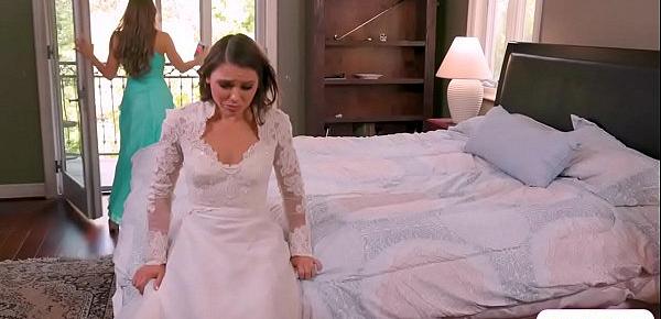  Maid of honor makes bride squirt in face
